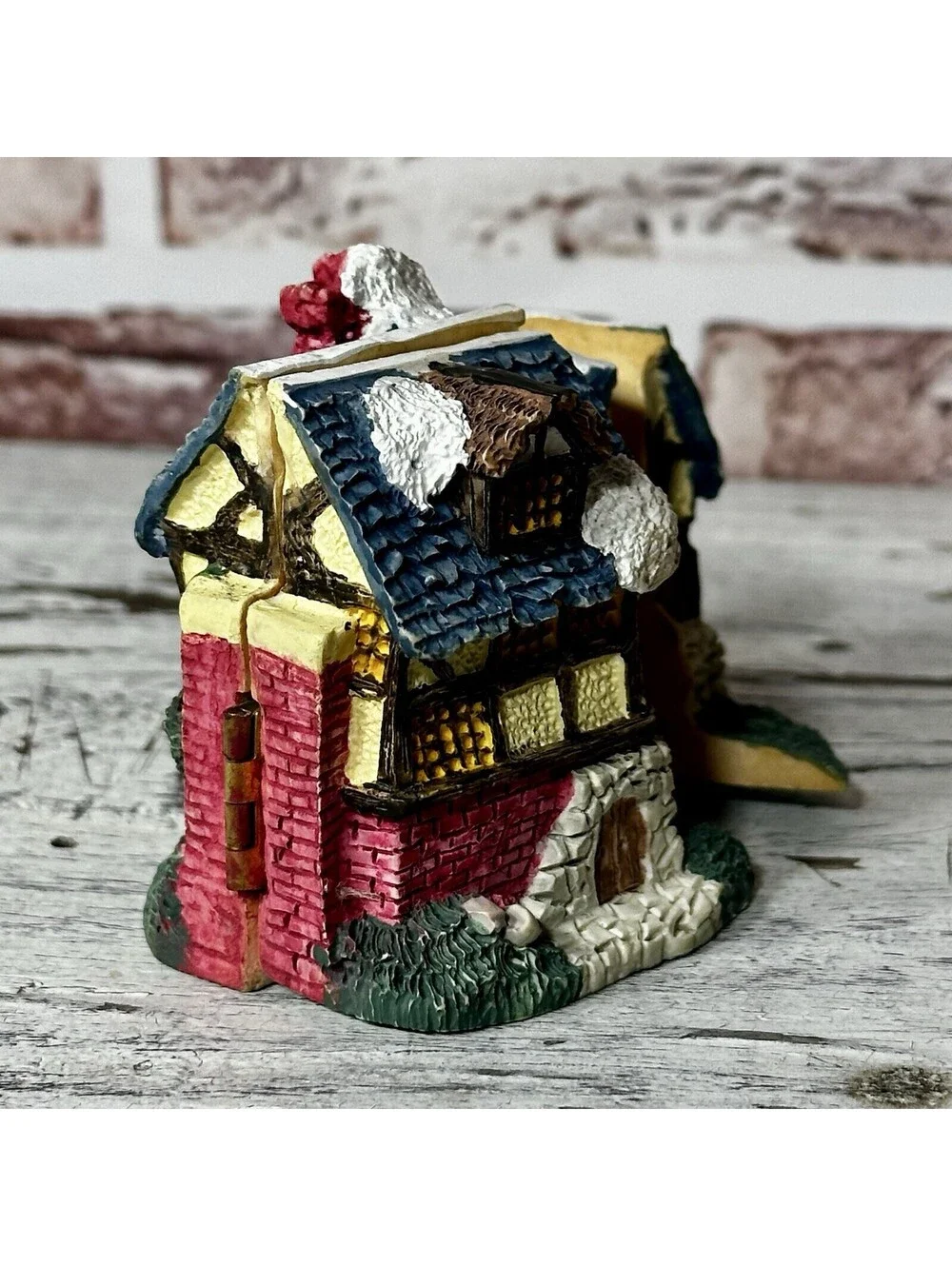 Vtg Tri-Fold Miniature Santa Christmas Doll House Winter Village Villas HOMCO